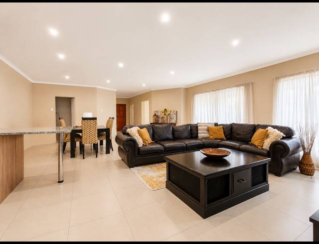 4 BEDROOM HOUSE FOR SALE IN THREE RIVERS EAST